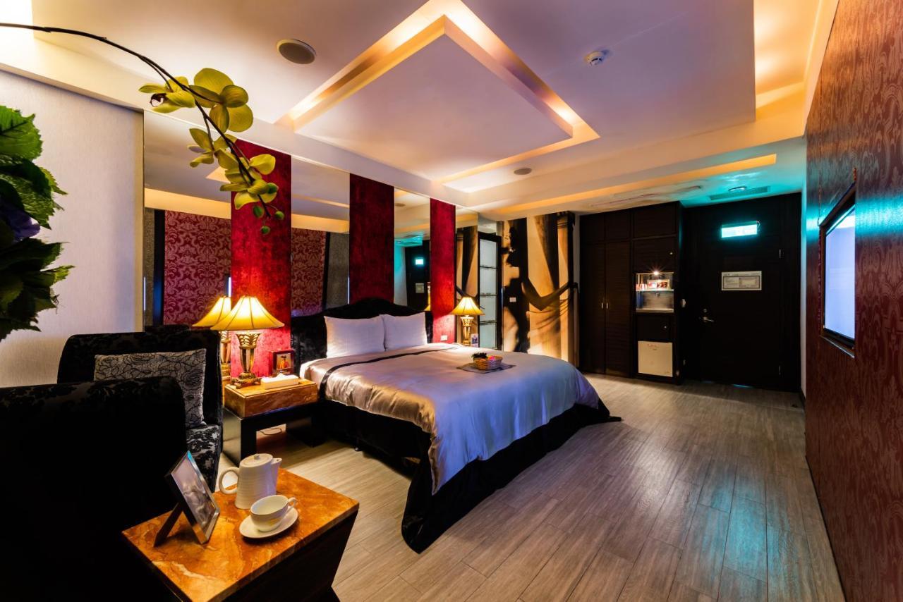 Liti Motel Taichung Bagian luar foto