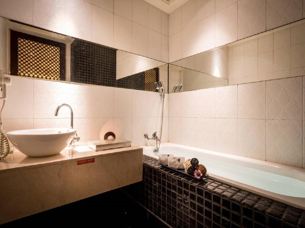 Liti Motel Taichung Bagian luar foto