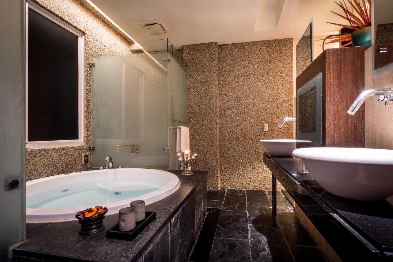Liti Motel Taichung Bagian luar foto