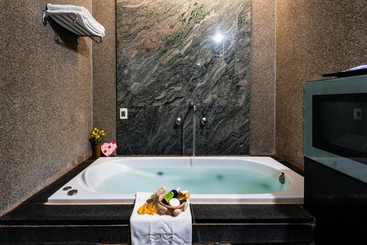 Liti Motel Taichung Bagian luar foto