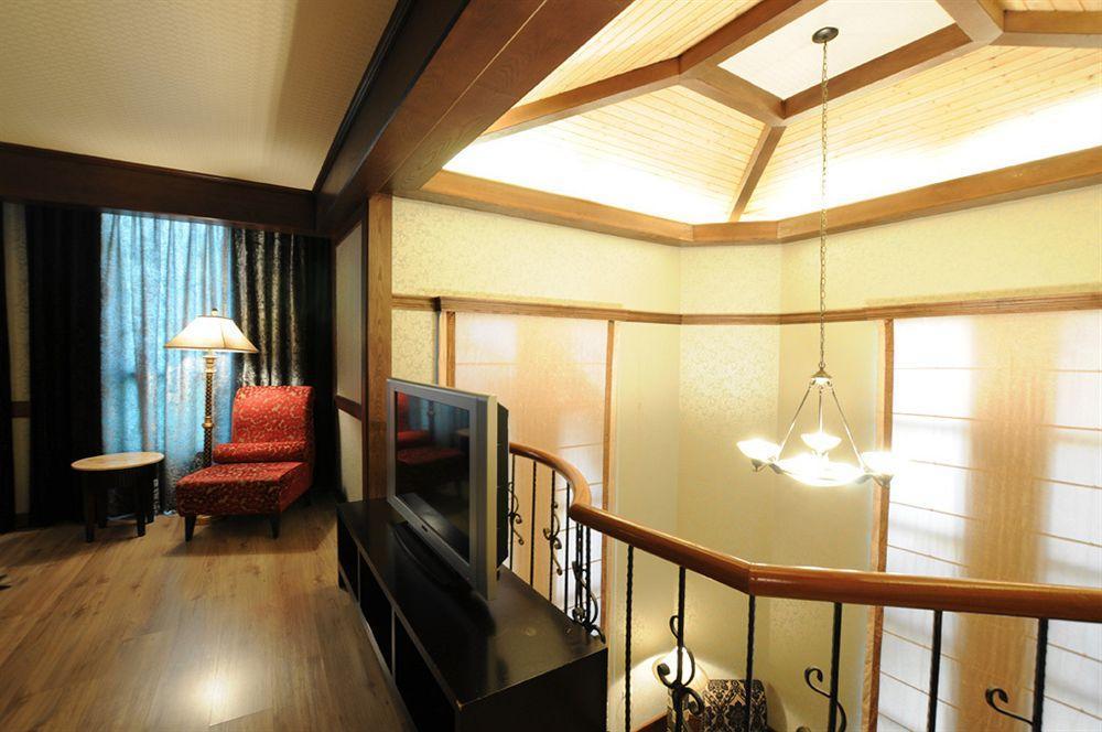 Liti Motel Taichung Bagian luar foto