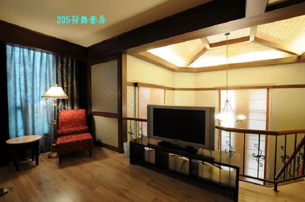 Liti Motel Taichung Bagian luar foto