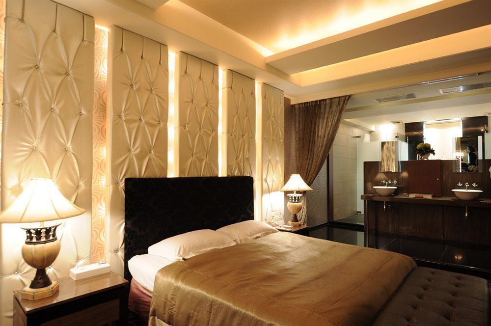 Liti Motel Taichung Bagian luar foto