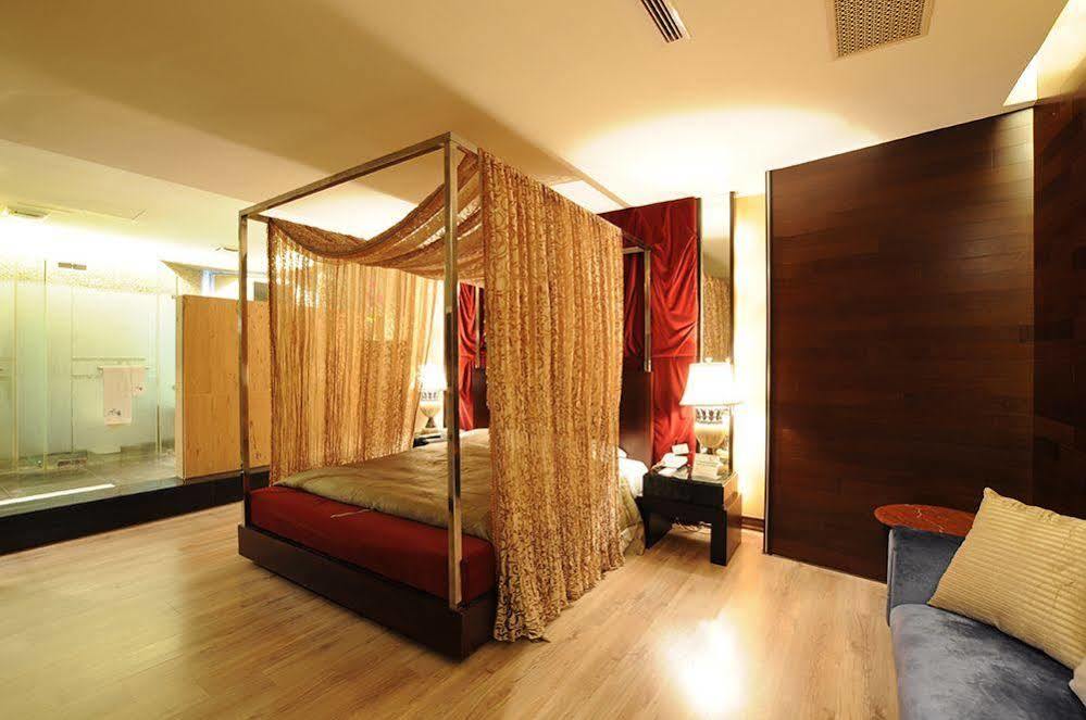 Liti Motel Taichung Bagian luar foto
