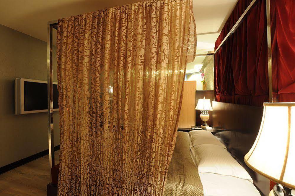 Liti Motel Taichung Bagian luar foto