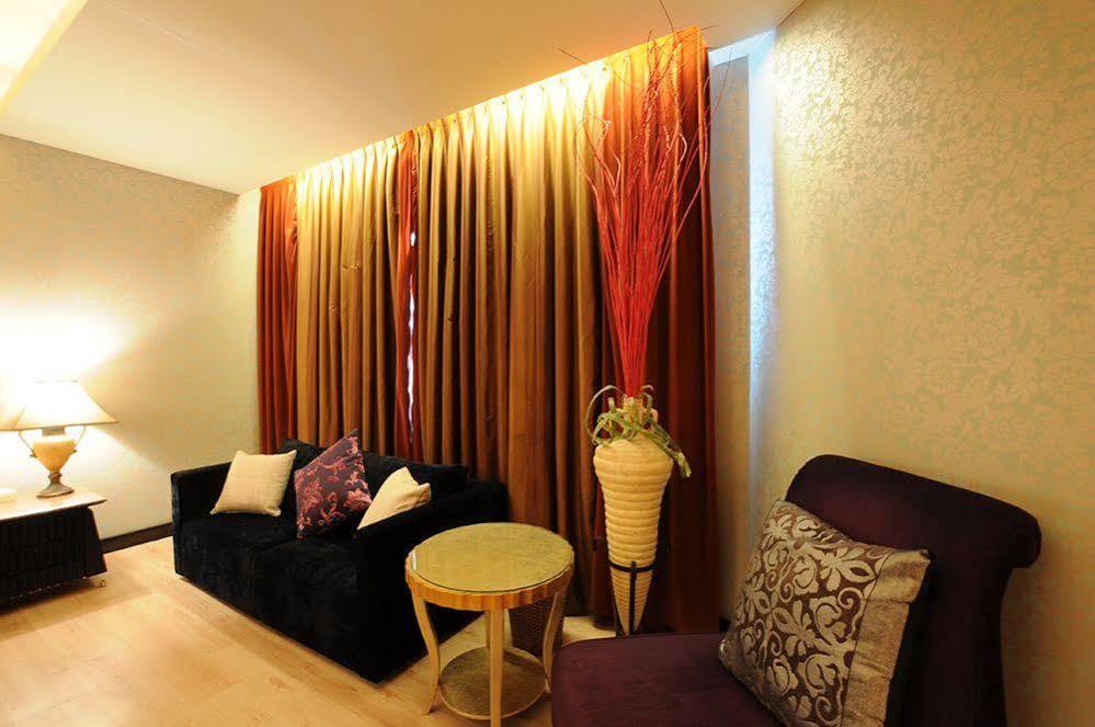 Liti Motel Taichung Bagian luar foto