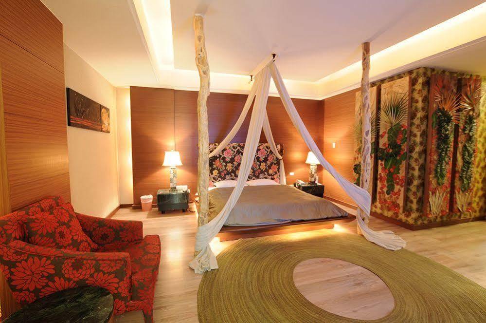 Liti Motel Taichung Bagian luar foto