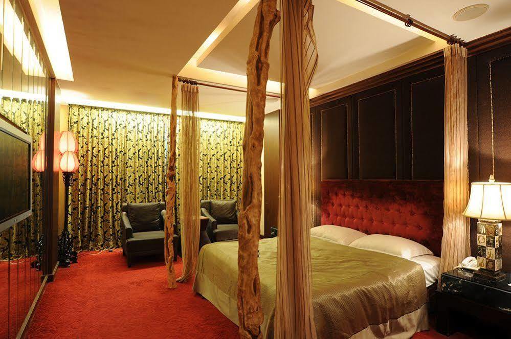 Liti Motel Taichung Bagian luar foto
