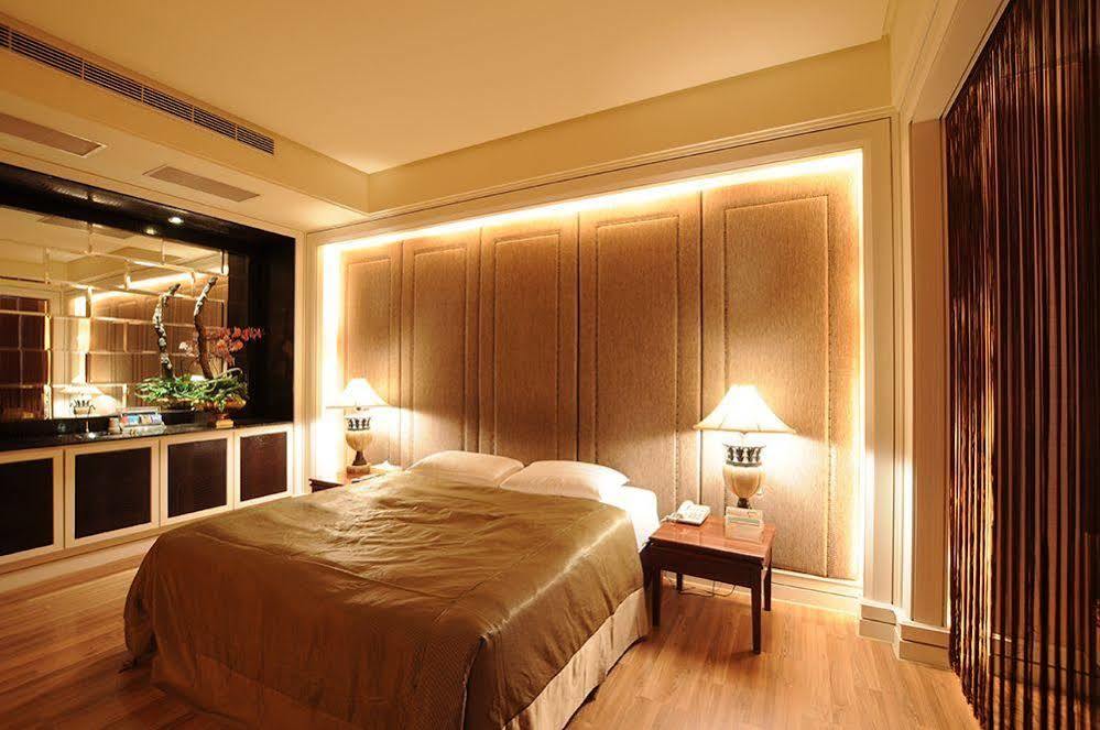 Liti Motel Taichung Bagian luar foto