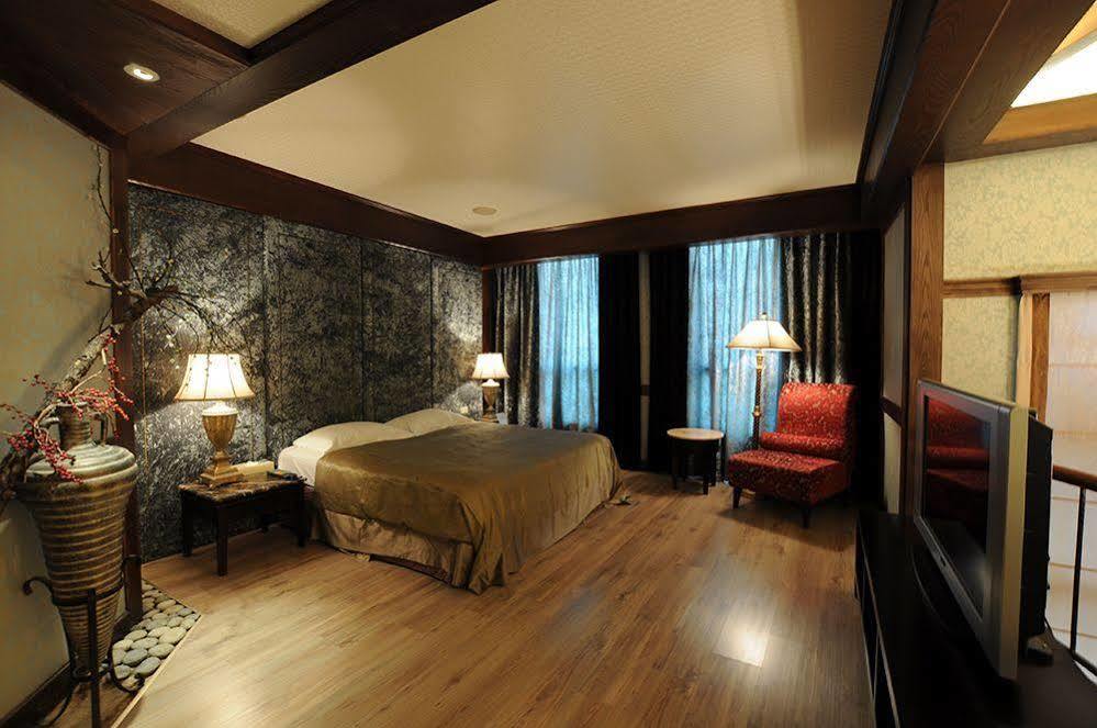 Liti Motel Taichung Bagian luar foto